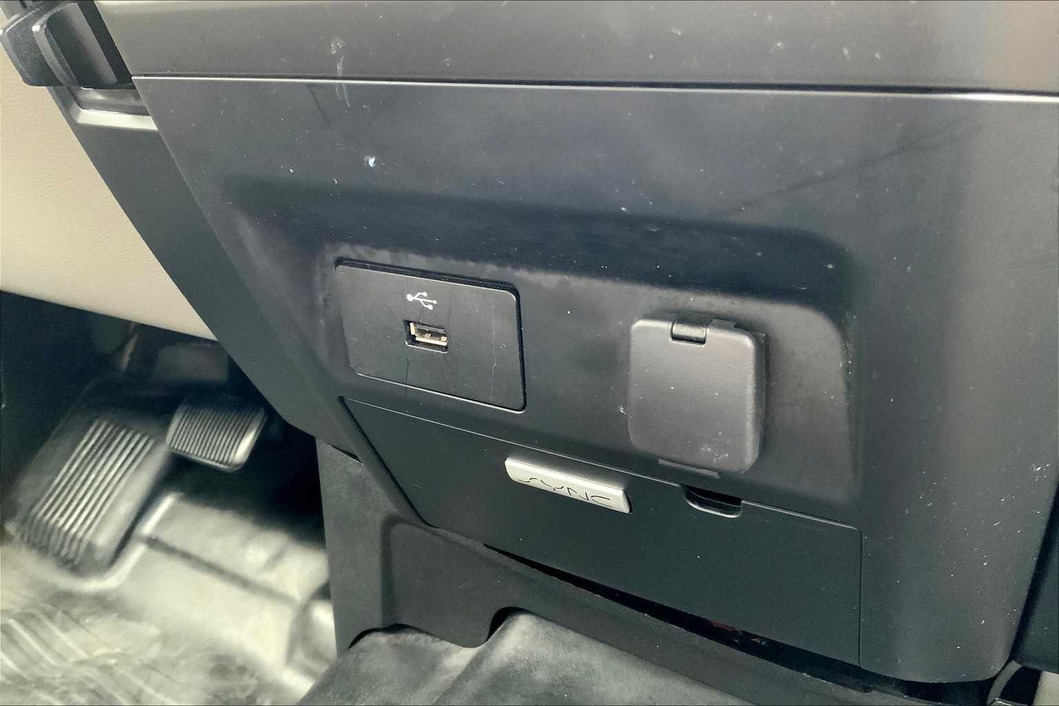 Used 2018 Blue Jeans Metallic Ford XL image 68