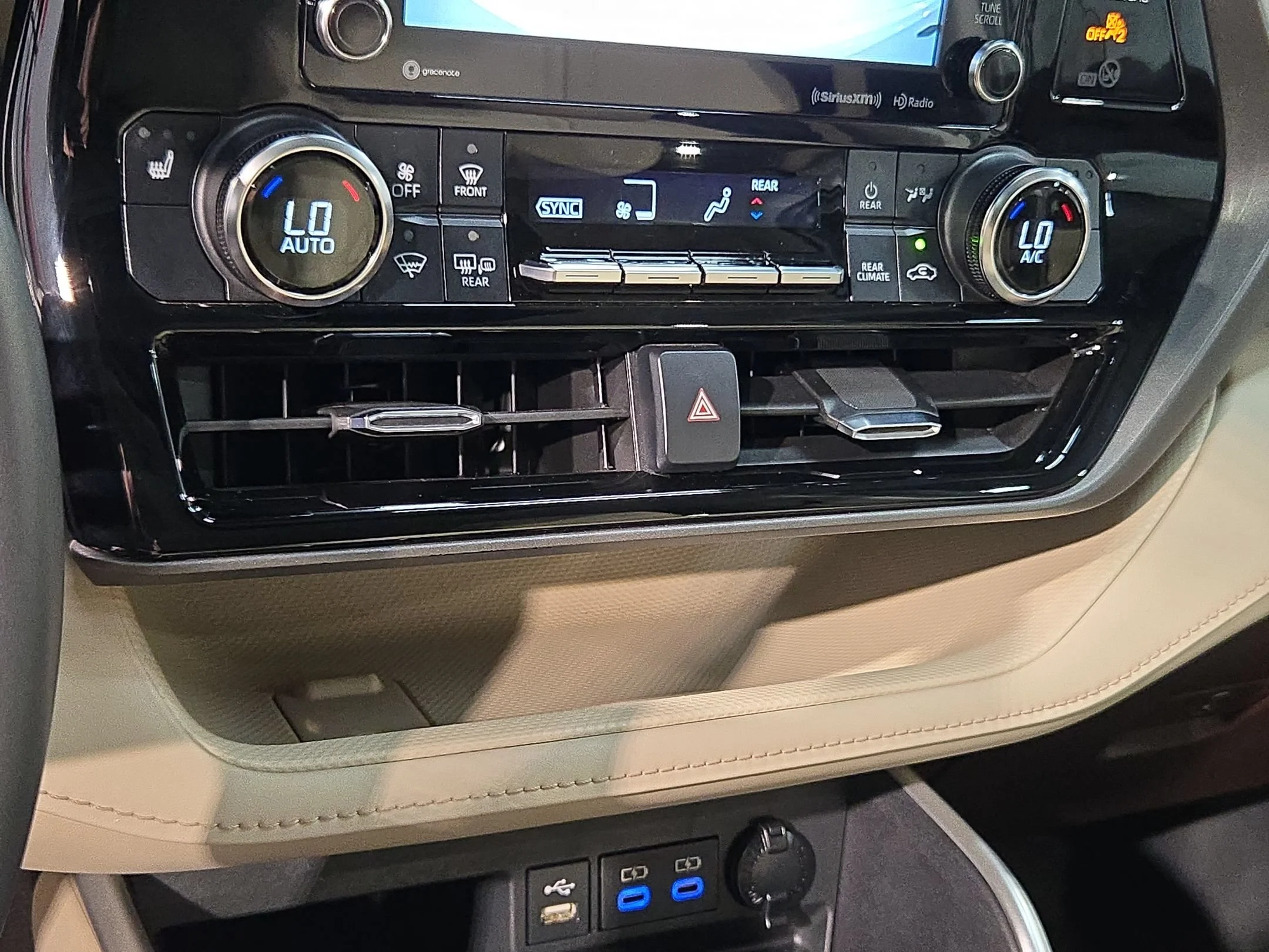 Used 2022 Wind Chill Pearl Toyota XLE image 32