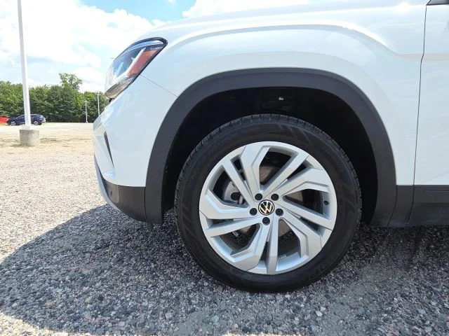 Used 2023 White Volkswagen 3.6L V6 SE w/Technology image 14