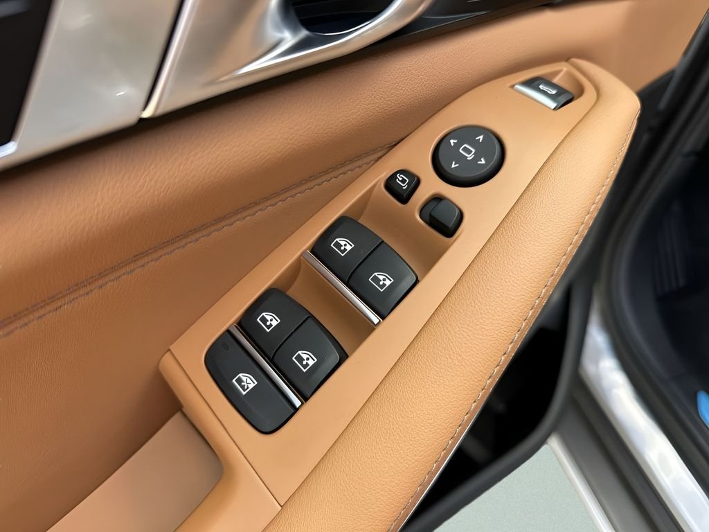 New 2026 Skyscraper Grey Metallic BMW sDrive40i image 17