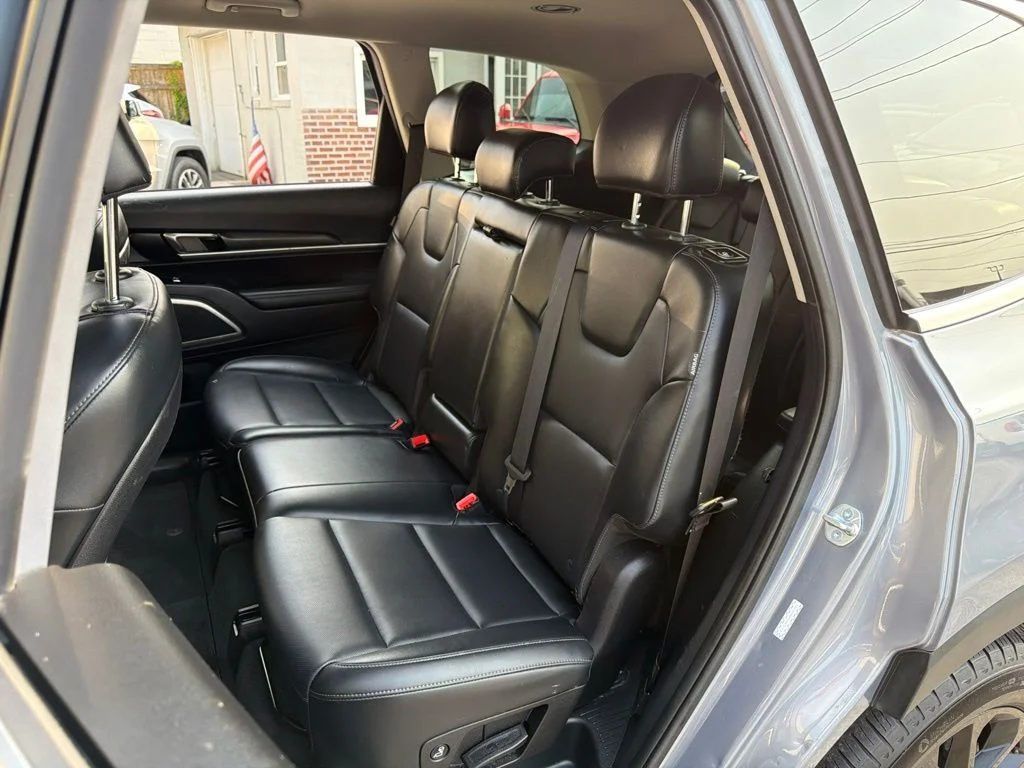 Used 2024 Silver Kia LX image 19
