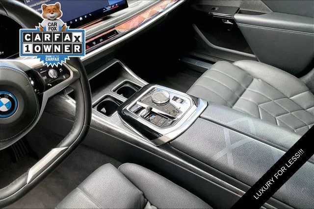 Used 2023 Gray BMW xDrive60 image 17