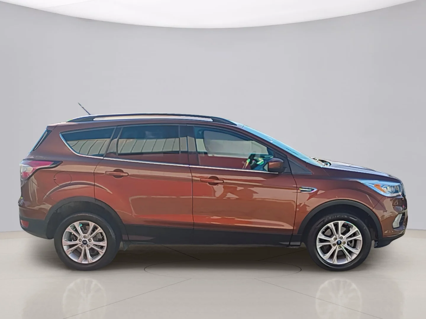 Used 2017 Red Ford SE 4WD image 6