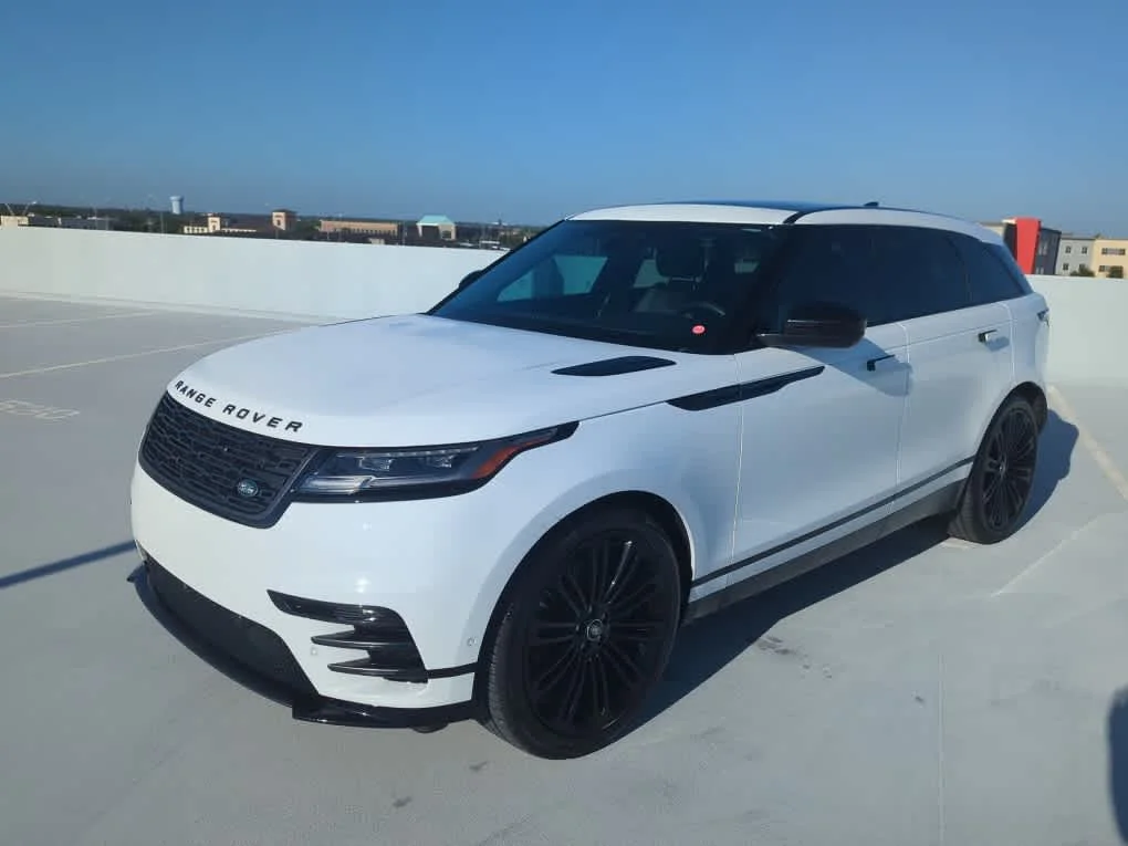 Used 2026 Fuji White Land Rover Dynamic SE image 3