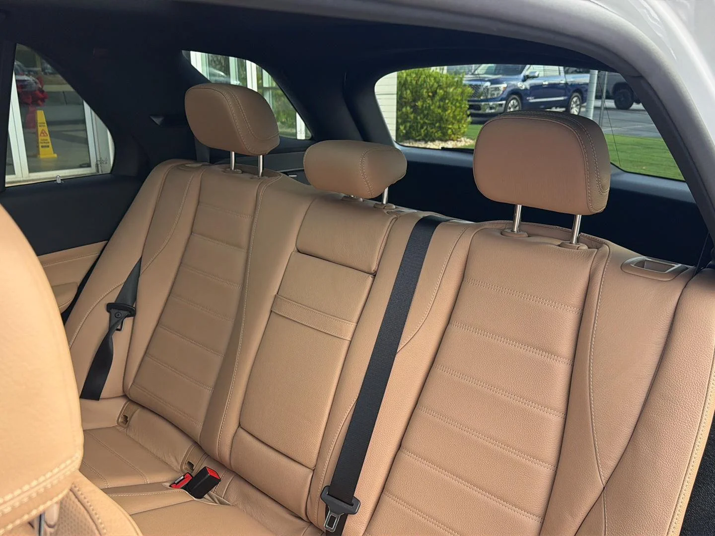 Used 2026 Polar White Mercedes-Benz GLE 450 image 31