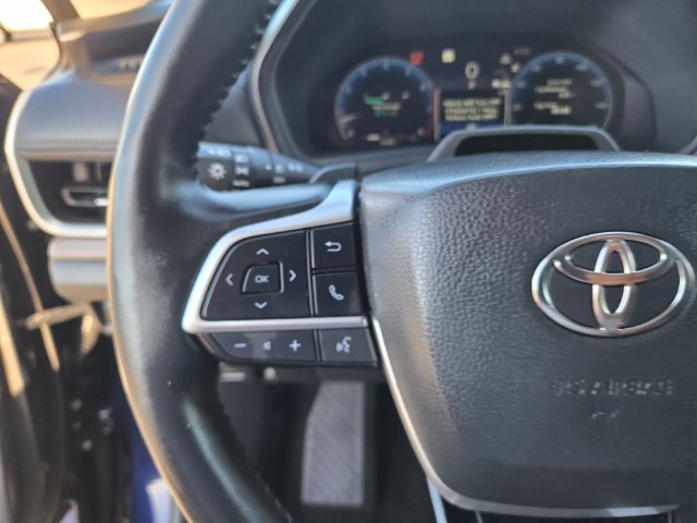 Used 2025  Toyota Platinum image 21