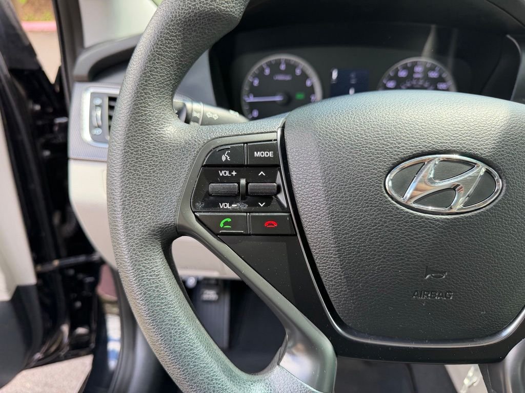 Used 2015 Black Hyundai Sport image 16