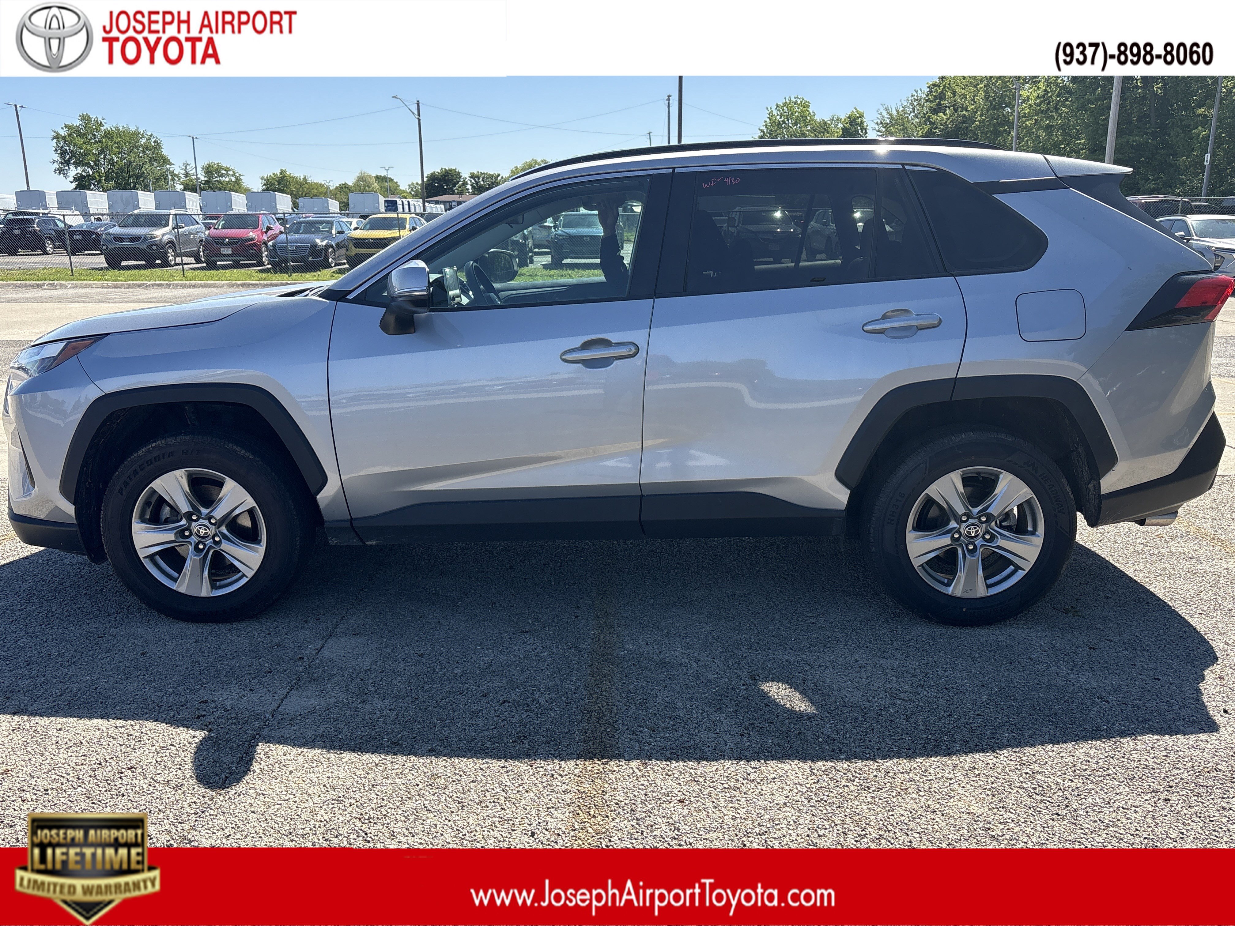 2024 Toyota RAV4 XLE FWD's photo