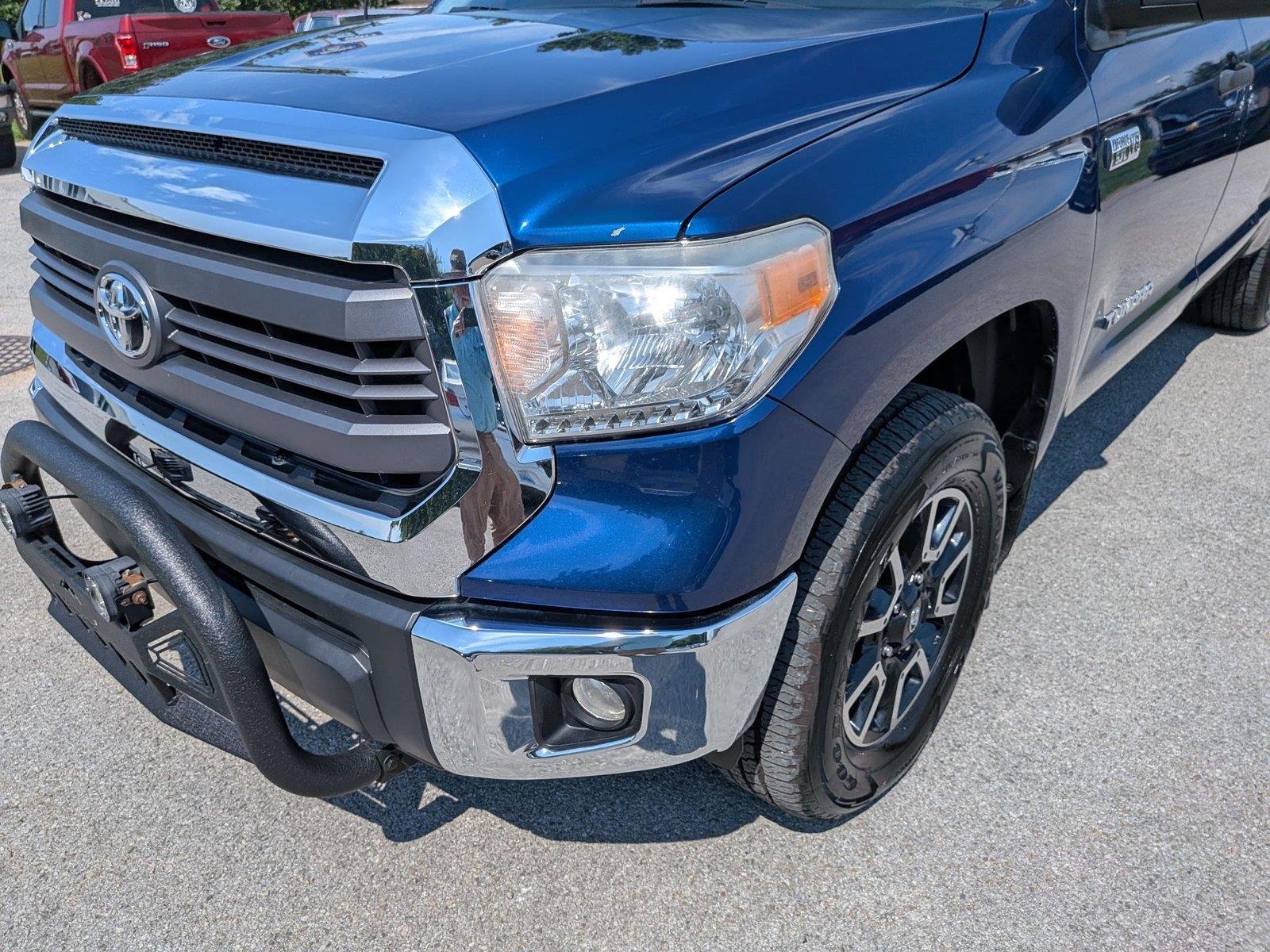 Used 2015 Blue Ribbon Metallic Toyota SR5 image 9