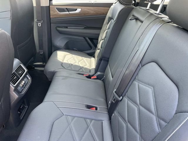 New 2026 Black Volkswagen 2.0T SE w/Technology image 24