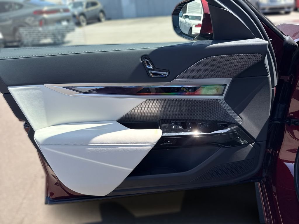 2025 BMW 7 Series 750e - Photo 26