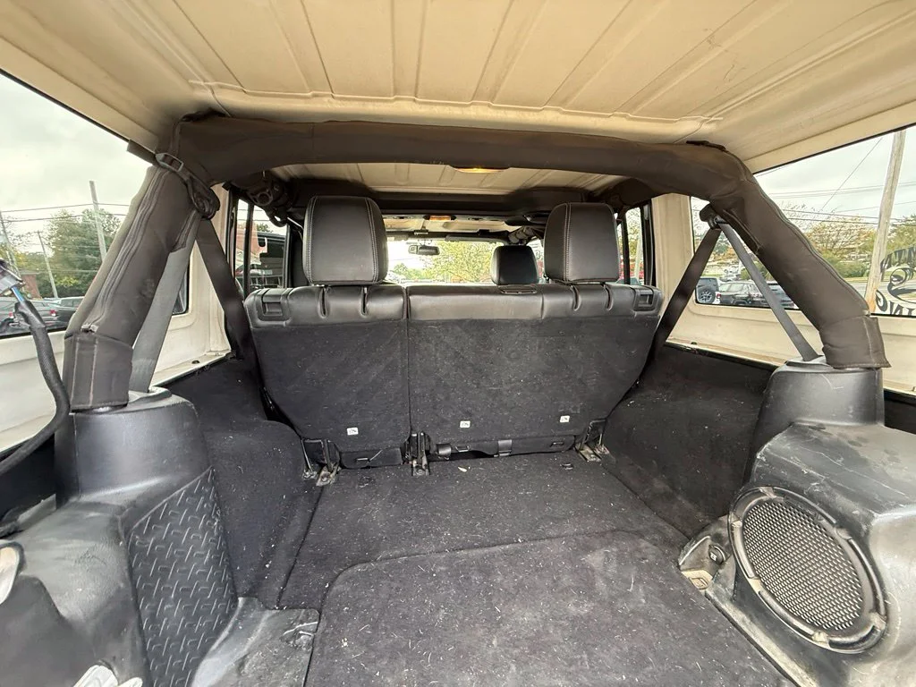 Used 2014 Gray Jeep Unlimited Sahara image 24