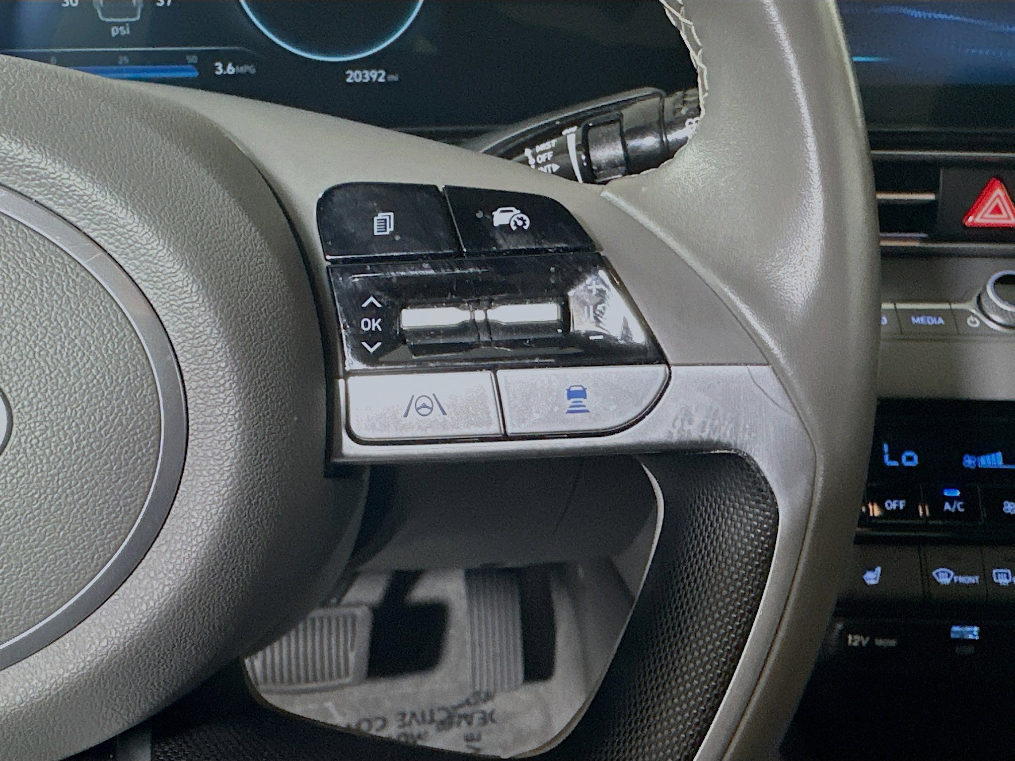 Used 2025 Abyss Black Hyundai SEL Convenience image 17