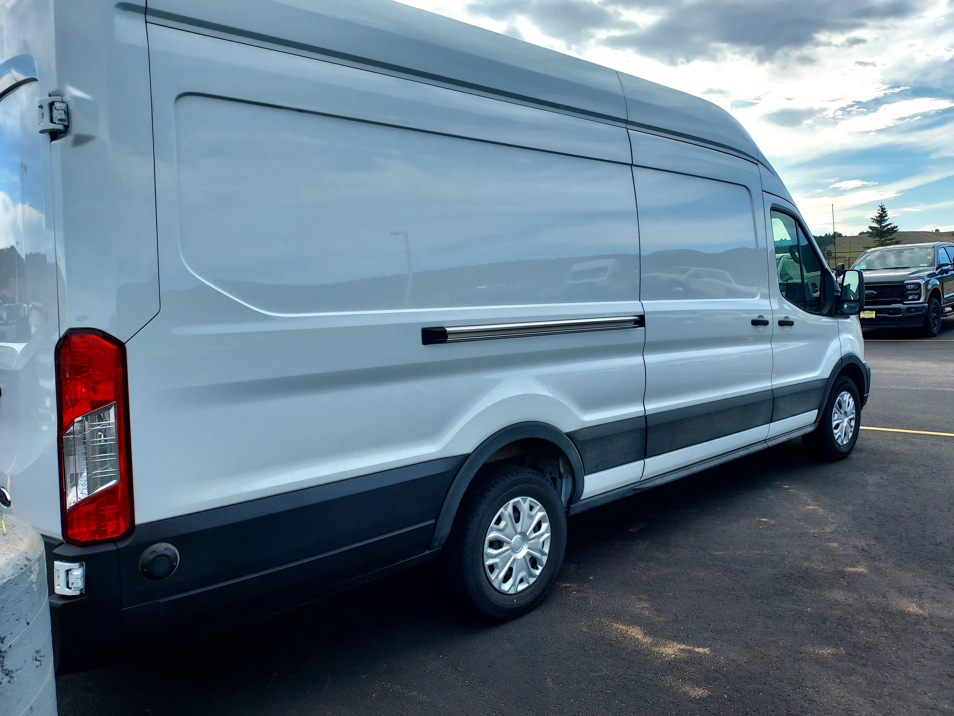 Used 2023 Oxford White Ford  image 7