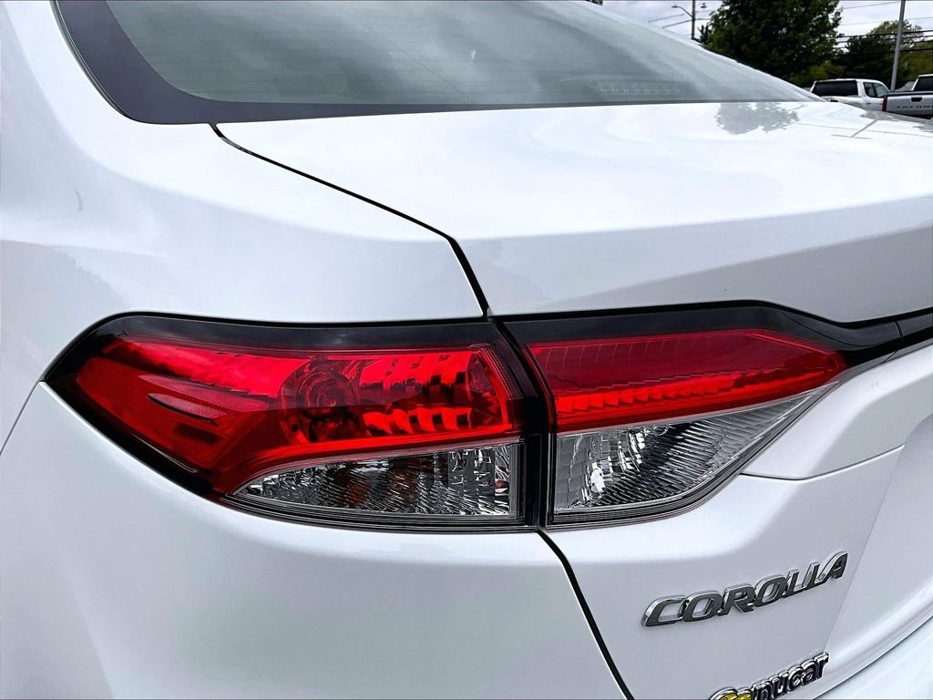 Used 2023 White Toyota LE image 34