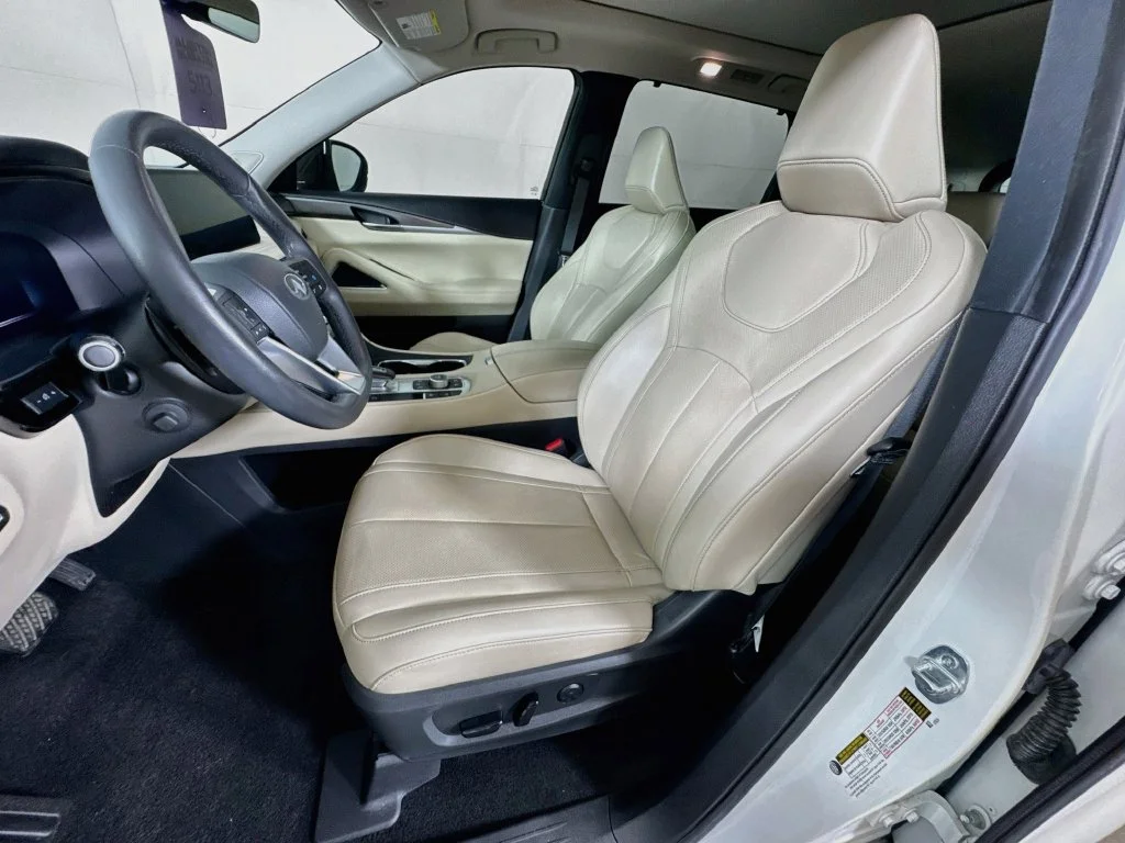 Certified Used 2024 White INFINITI LUXE image 28