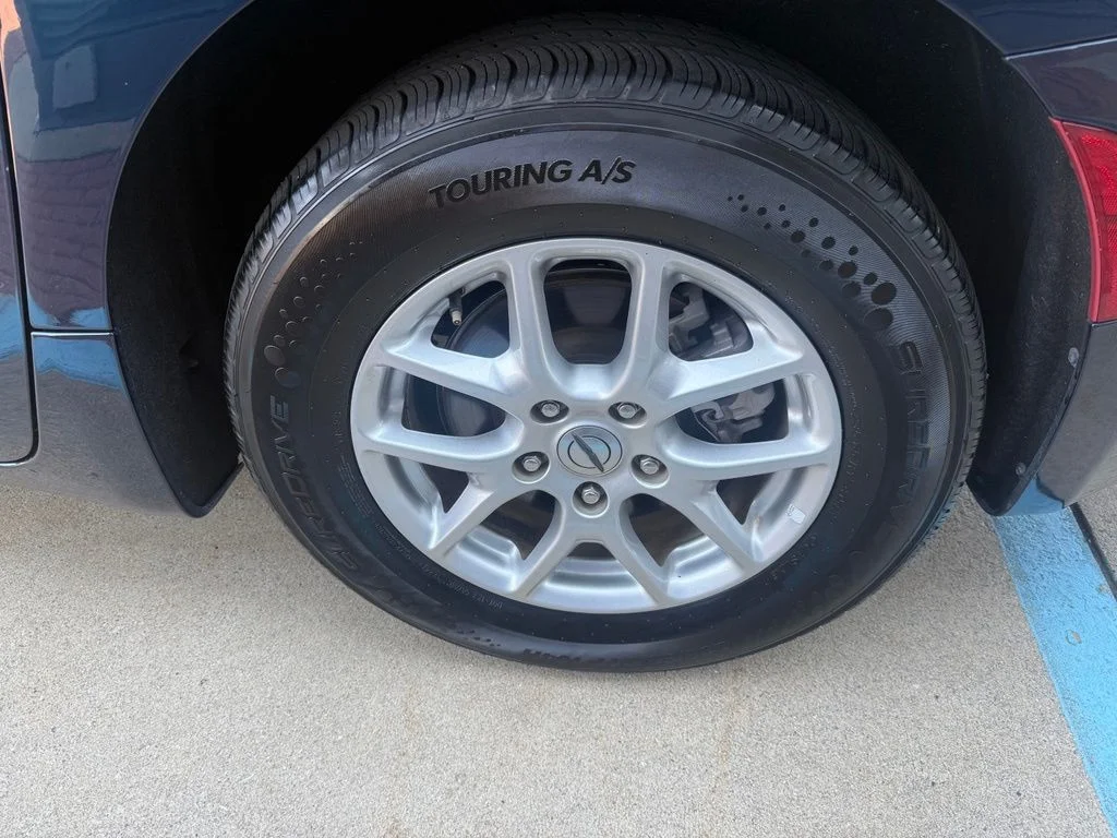 Used 2023 Blue Chrysler Touring L image 13