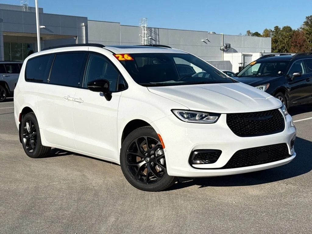 2026 Chrysler Pacifica Limited AWD's photo