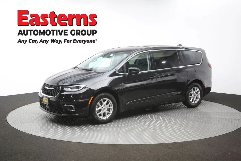 Used 2023 Black Chrysler Touring L image 57