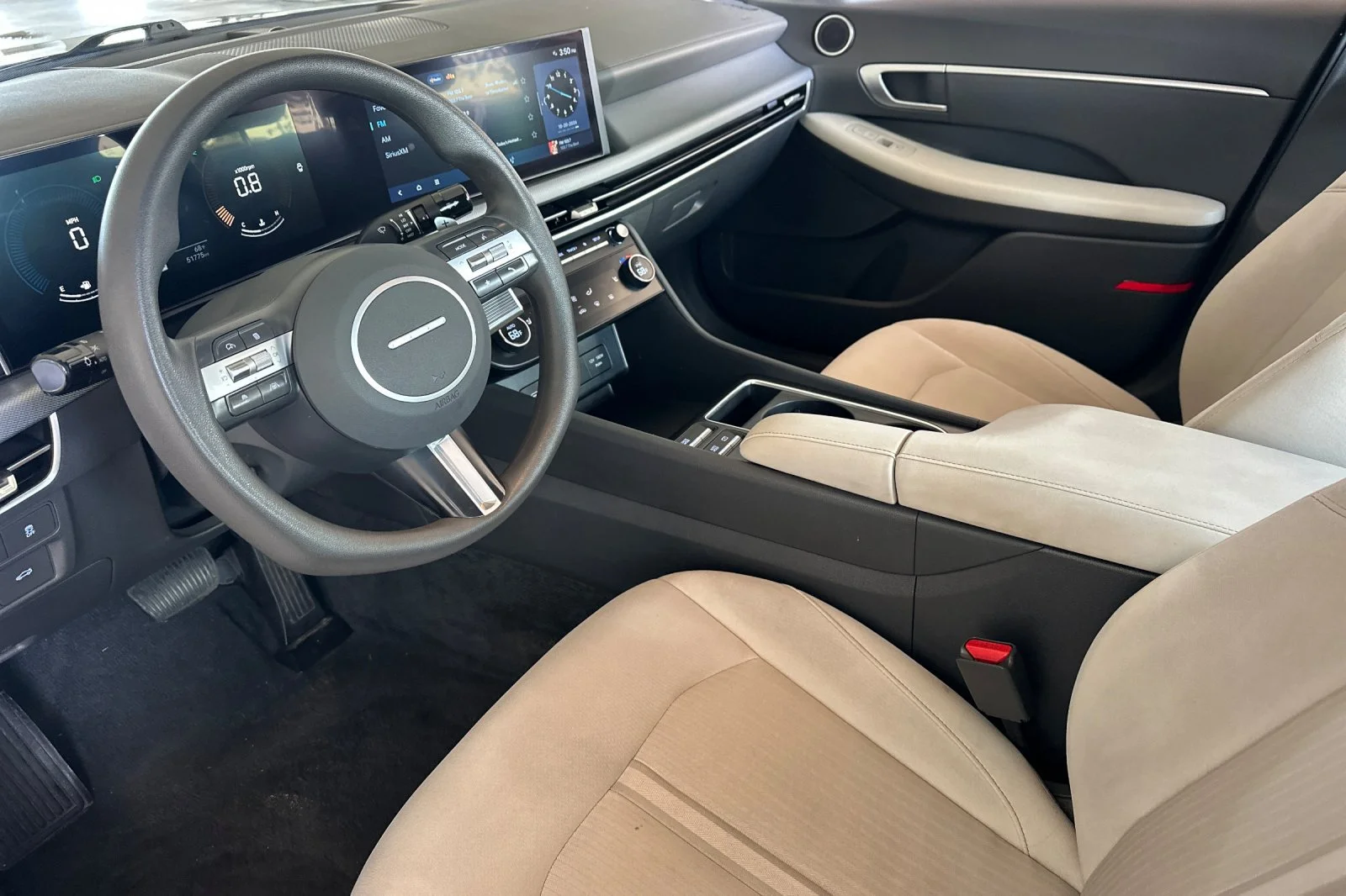 Used 2025 Black Hyundai SEL image 10