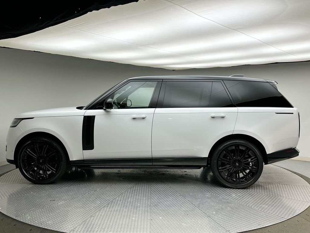 New 2027 Fuji White Land Rover SE image 2