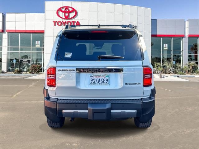 Certified Used 2025 WIND CHILL PEARL Toyota  image 5