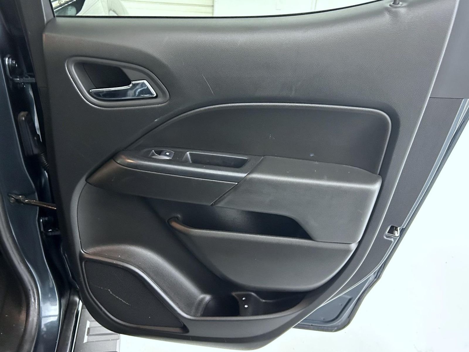 Used 2019 Gray Chevrolet LT image 17