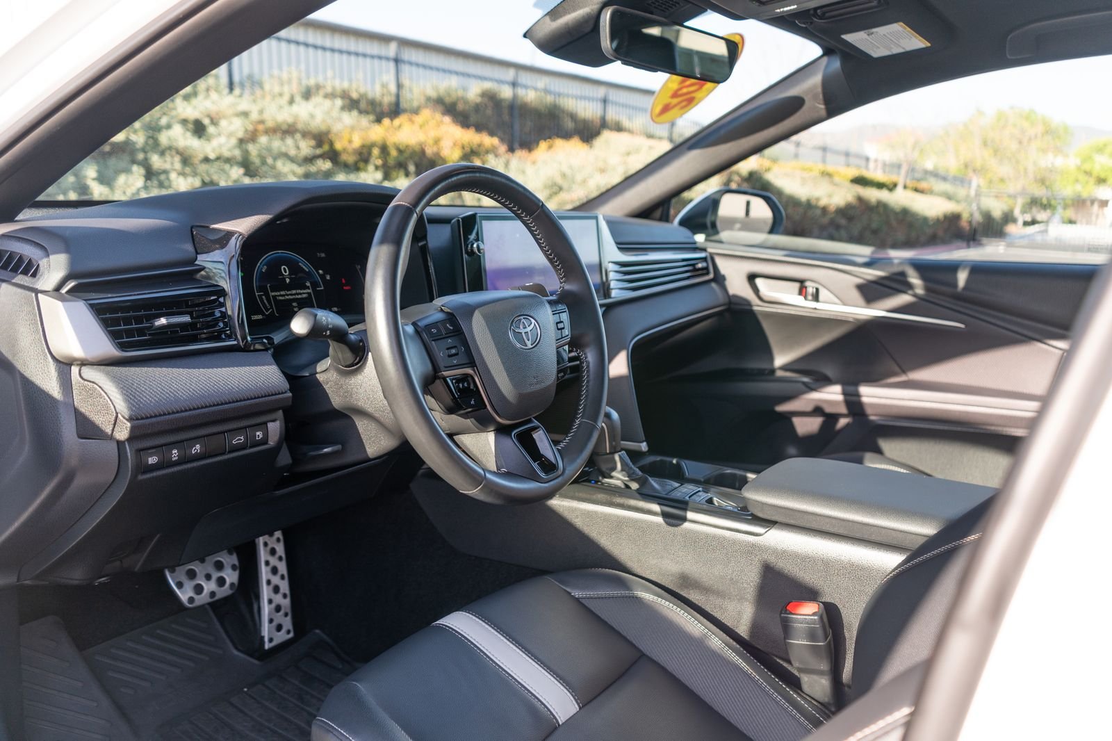 Used 2025 Ice Toyota SE image 18