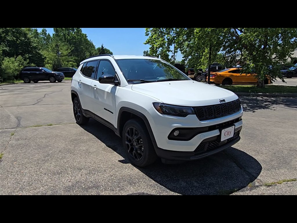New 2026 Bright White Clear-Coat Exterior Paint Jeep Latitude image 2
