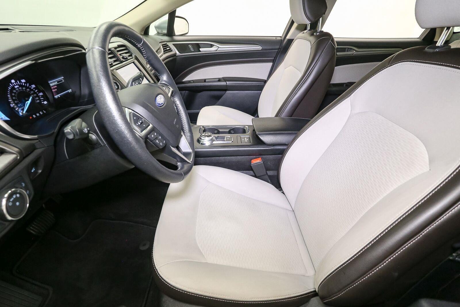 Used 2020 Iconic Silver Ford SE image 40