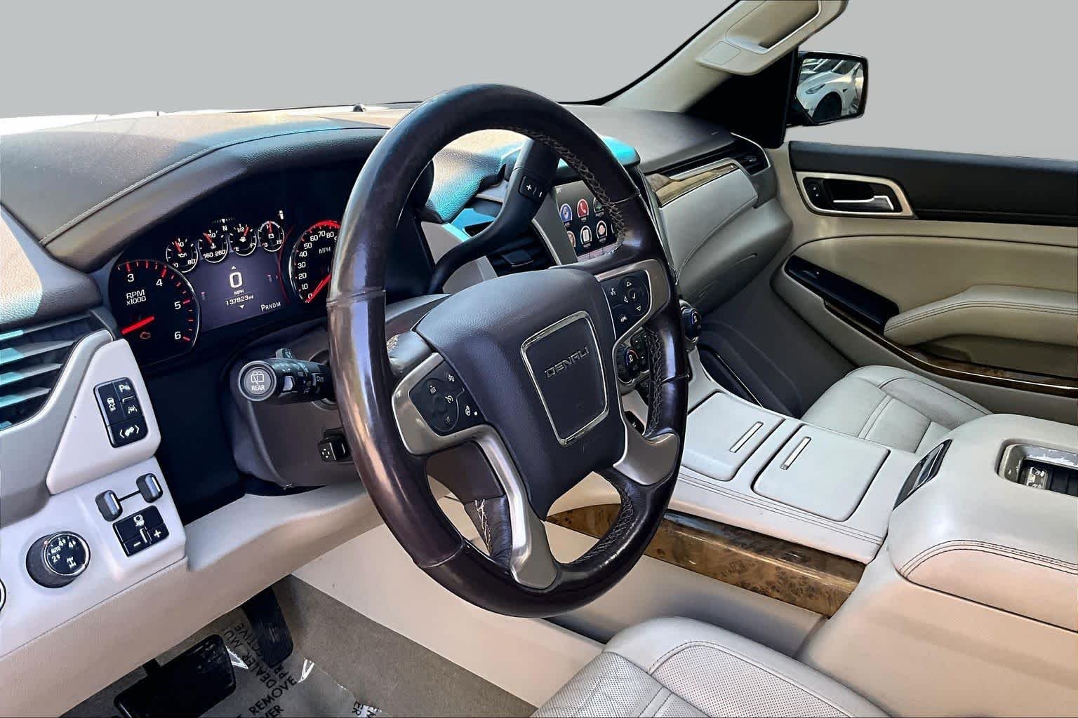 Used 2016 White Frost Tricoat GMC Denali image 18