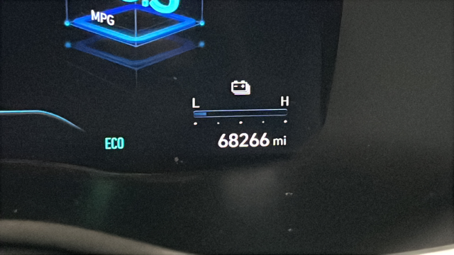 Used 2022 Lagoon Blue Hyundai Limited image 10
