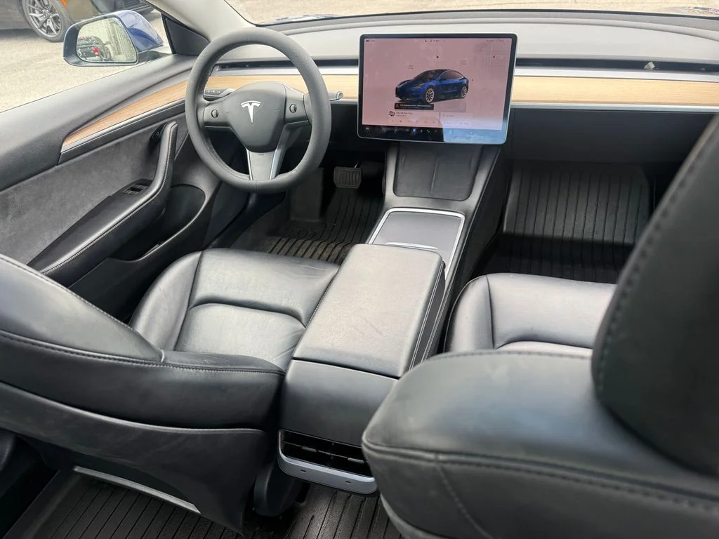 Used 2022  Tesla Base image 31