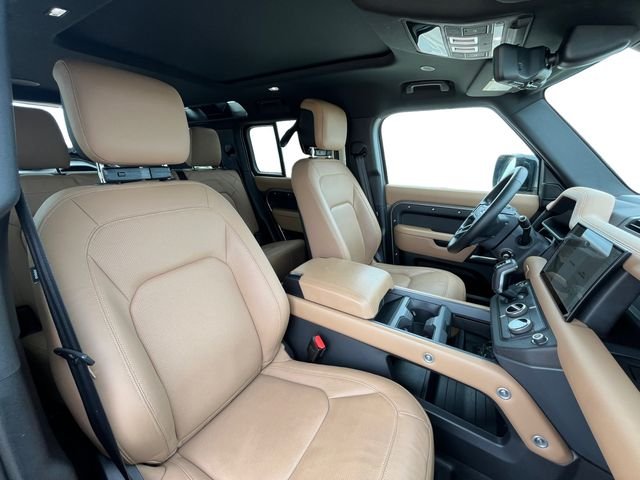 Used 2025 Gold Land Rover X-Dynamic SE image 16