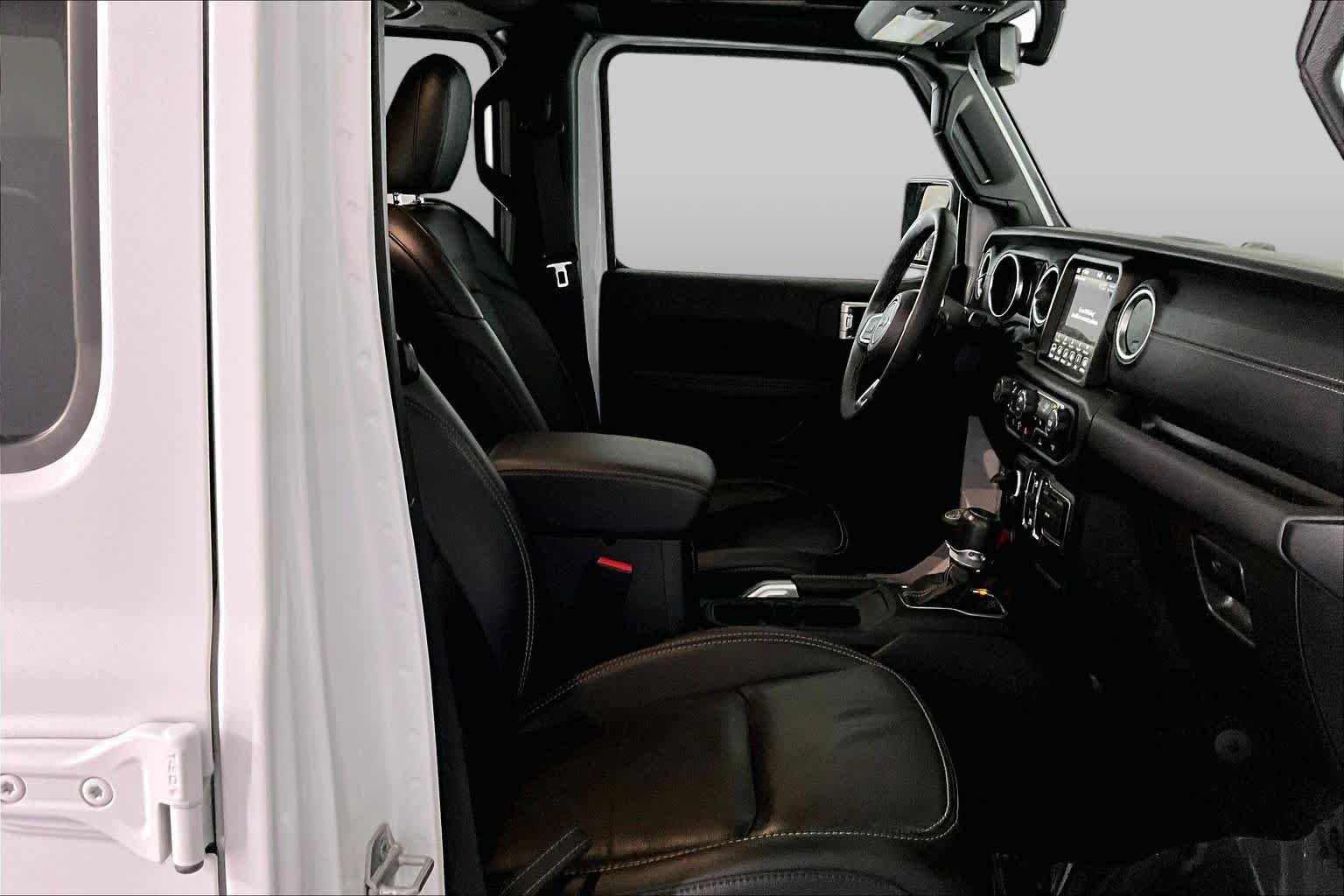 Used 2022 Bright White Clearcoat Jeep Unlimited Sahara image 8