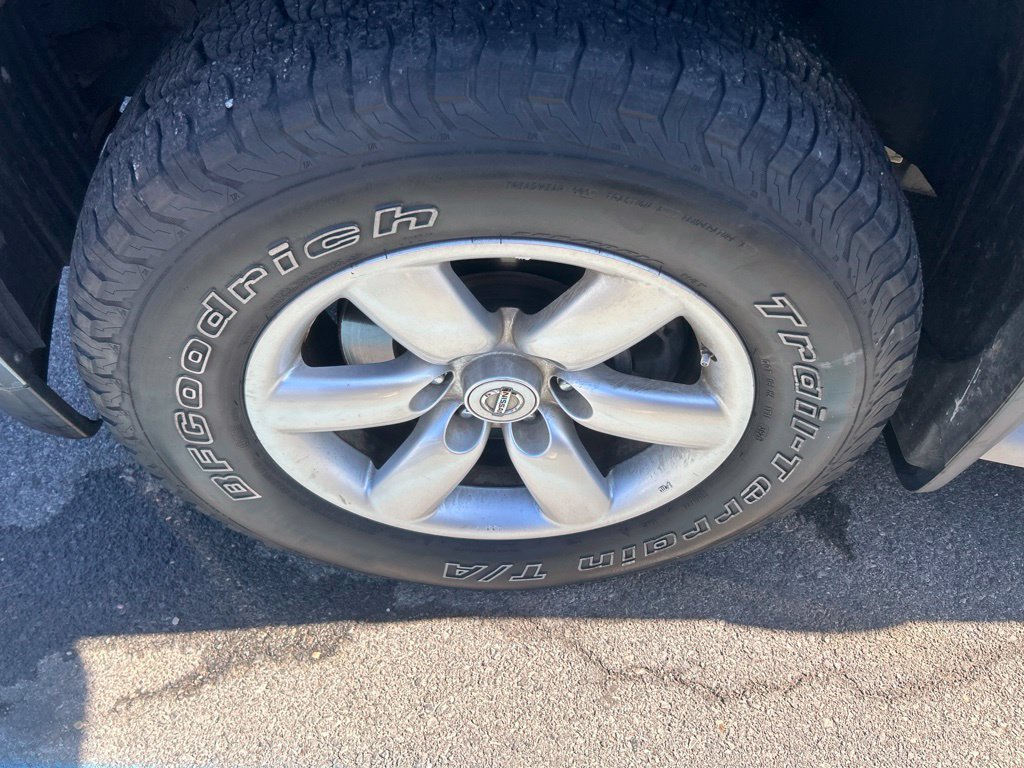 Used 2014 Gray Nissan SV image 9