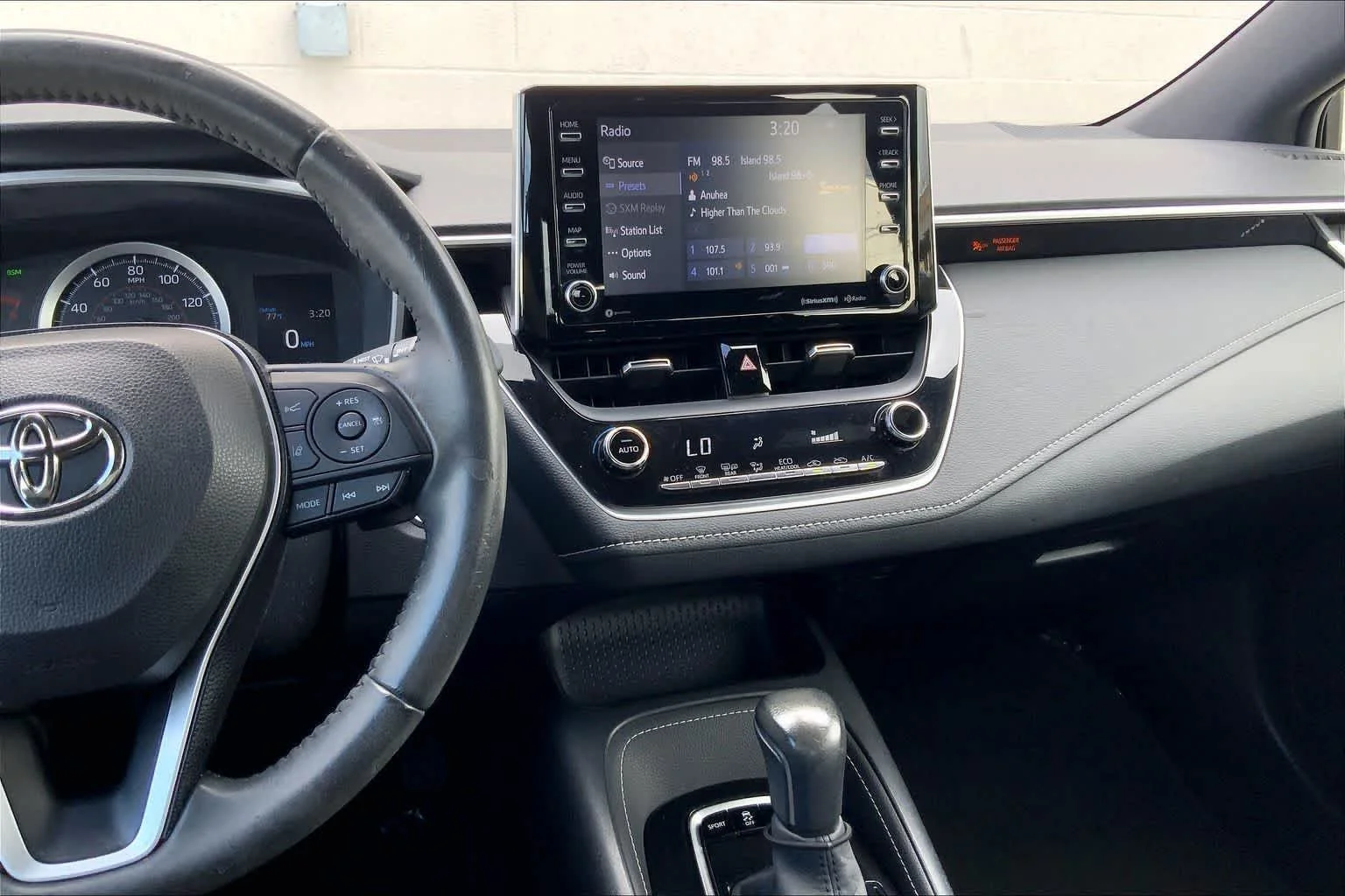 Used 2019 Sil/silver Toyota SE image 15