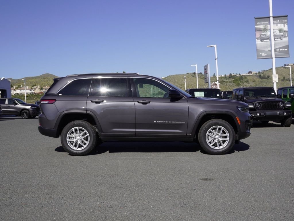 New 2026 Baltic Gray Metallic Clear-Coat Exterior Paint Jeep Laredo X image 2