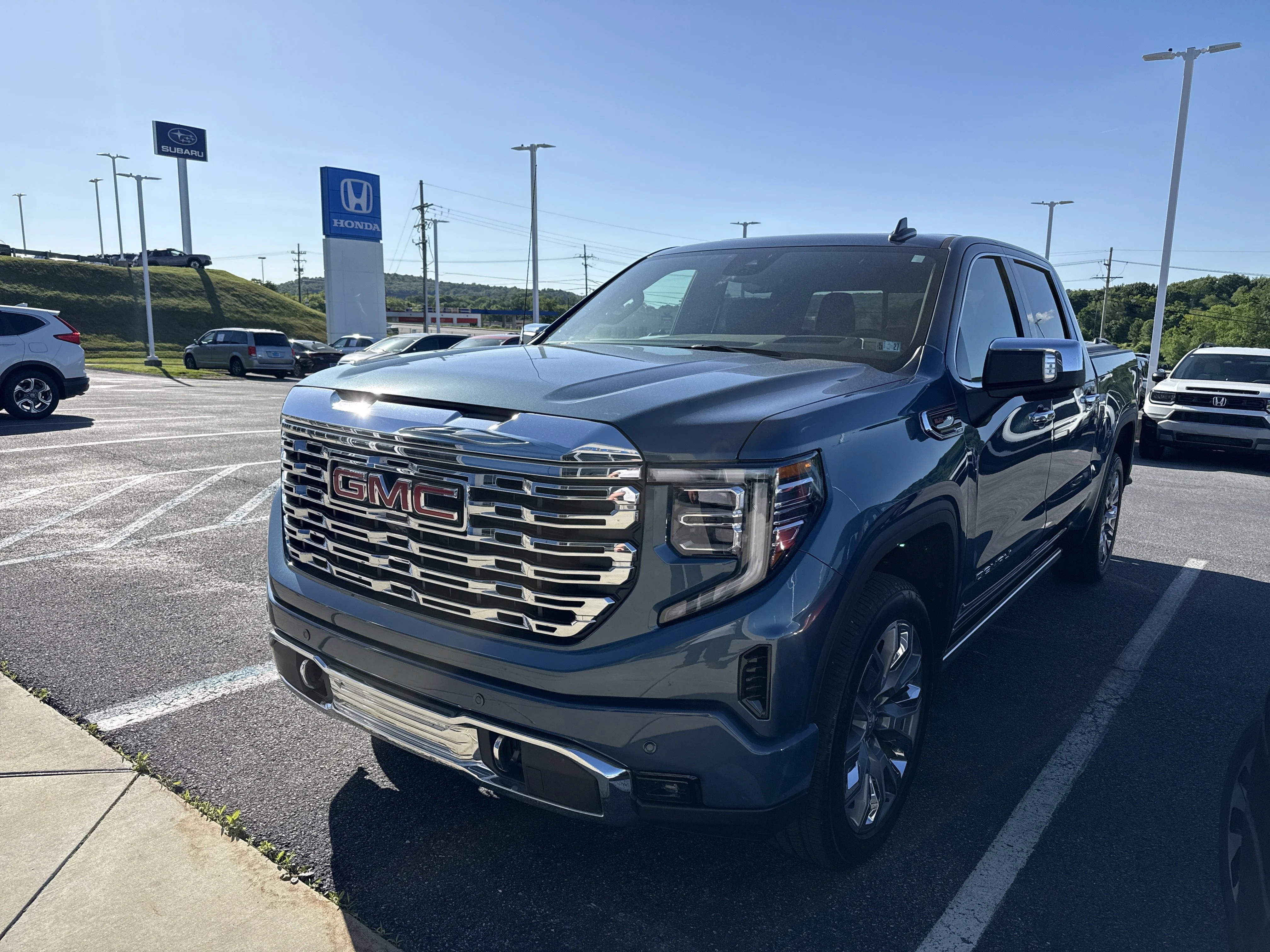 2025 GMC Sierra 4WD Crew Cab Short Box Denali's photo