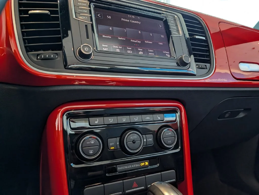 Used 2019 Orange Volkswagen 2.0T SE image 23