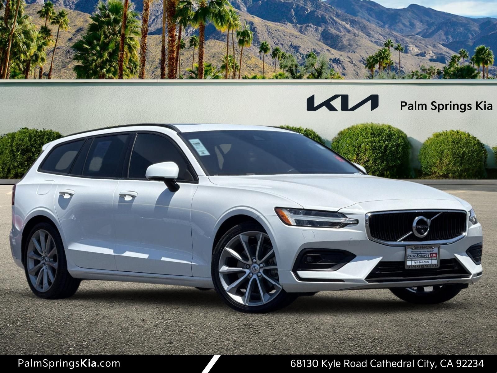 2020 Volvo V60 T5 Momentum's photo