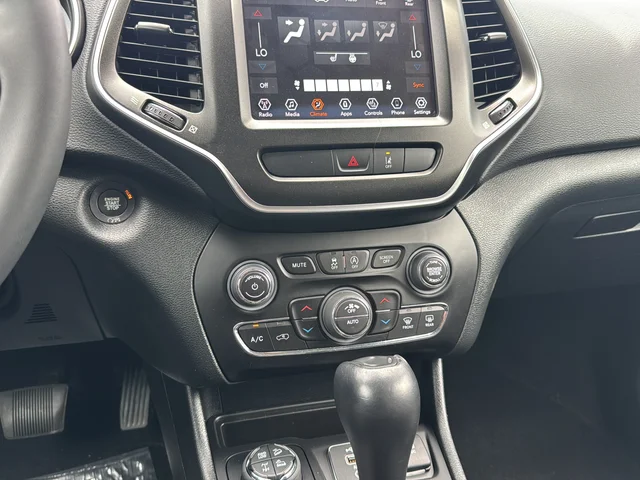 Used 2022 White Jeep Trailhawk image 21