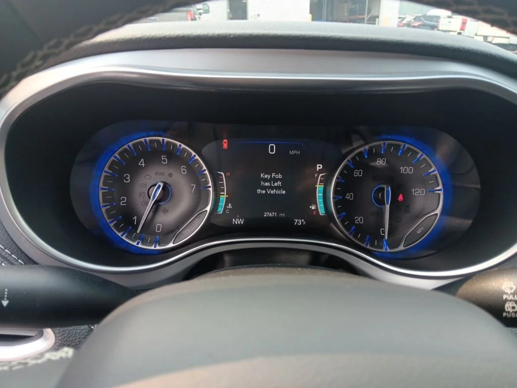Used 2025 Bright White Clearcoat Chrysler Limited image 20