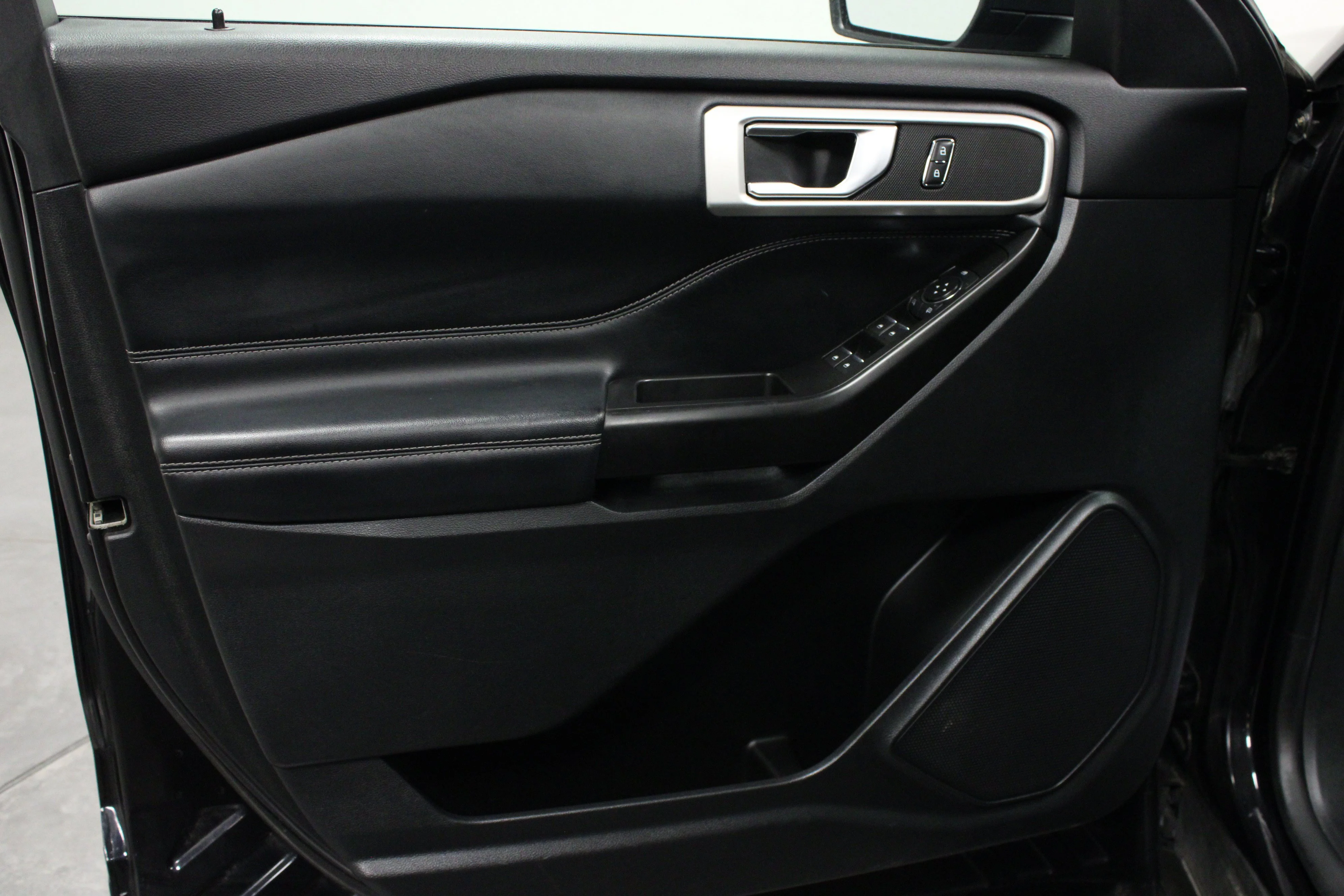 Used 2020 Black Metallic Ford XLT image 11