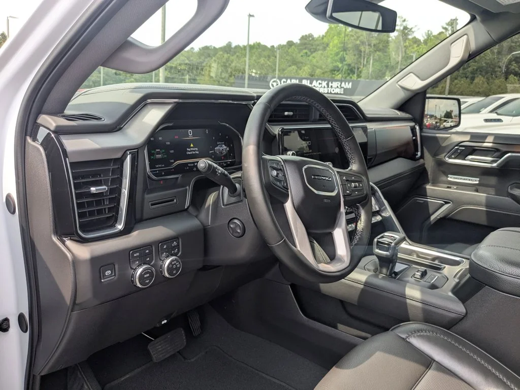 Used 2025 White Frost Tricoat GMC Denali image 14