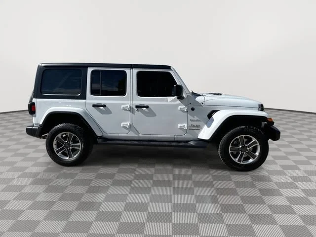 Used 2022 White Jeep Unlimited Sahara image 10