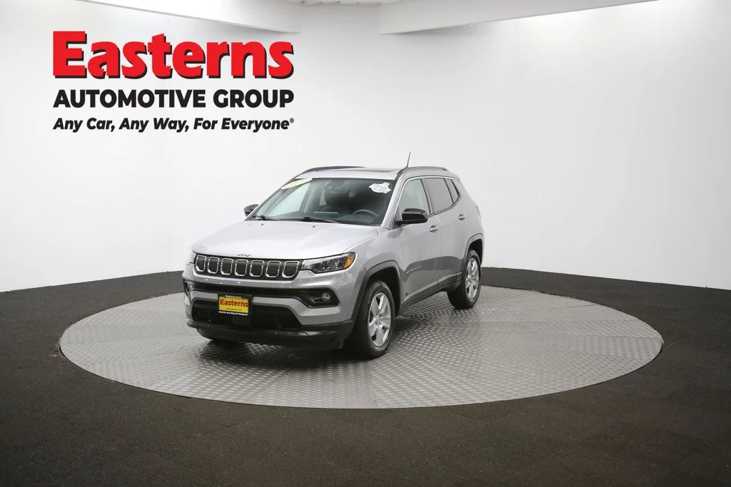 Used 2022 Silver Jeep Latitude image 51