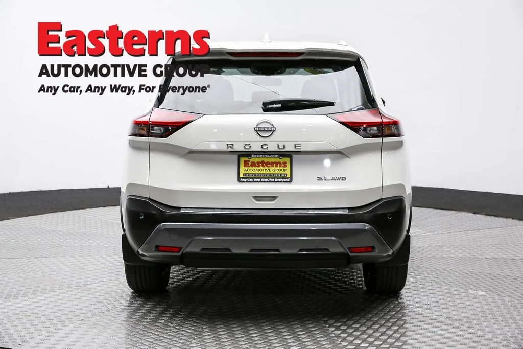 Used 2023 White Nissan SL image 6