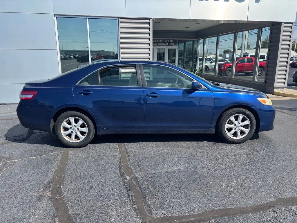 Used 2010 Blue Toyota LE image 4