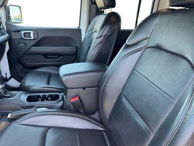 Used 2022 White Jeep Unlimited Sahara image 16